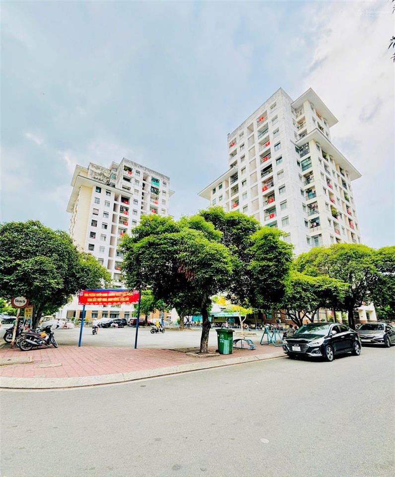 Bán chung cư 312 ngay vòng xoay đầm sen, sổ hồng sẵn, nhà cao ban công thoáng mát, sạch sẽ