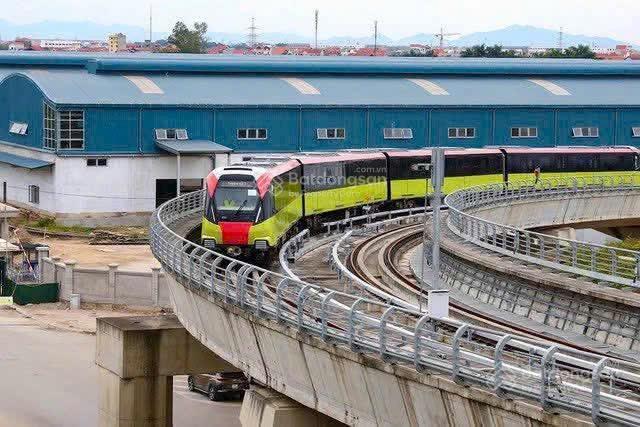 Bán gấp đất tại vai réo, phú cát hn.giá 4 tỷ, 105m2, mt 6m,ô tô đỗ cửa đường vào rộng 12m