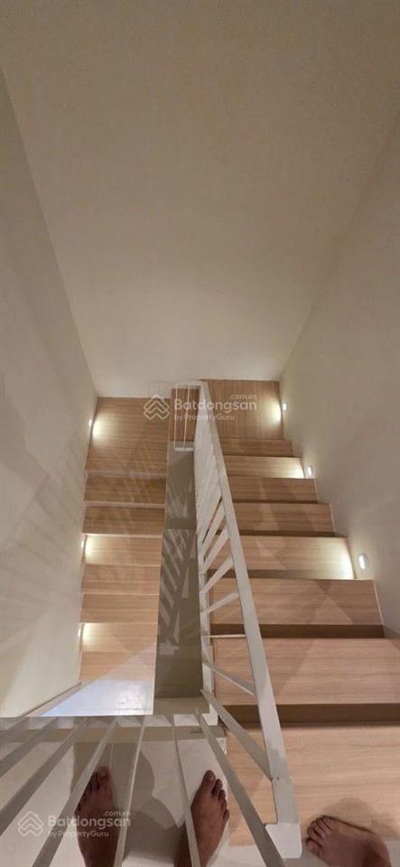 Khu dân cư yên tĩnh vài bước chân ra đường xe lớn nhà mới sang xịn mịn