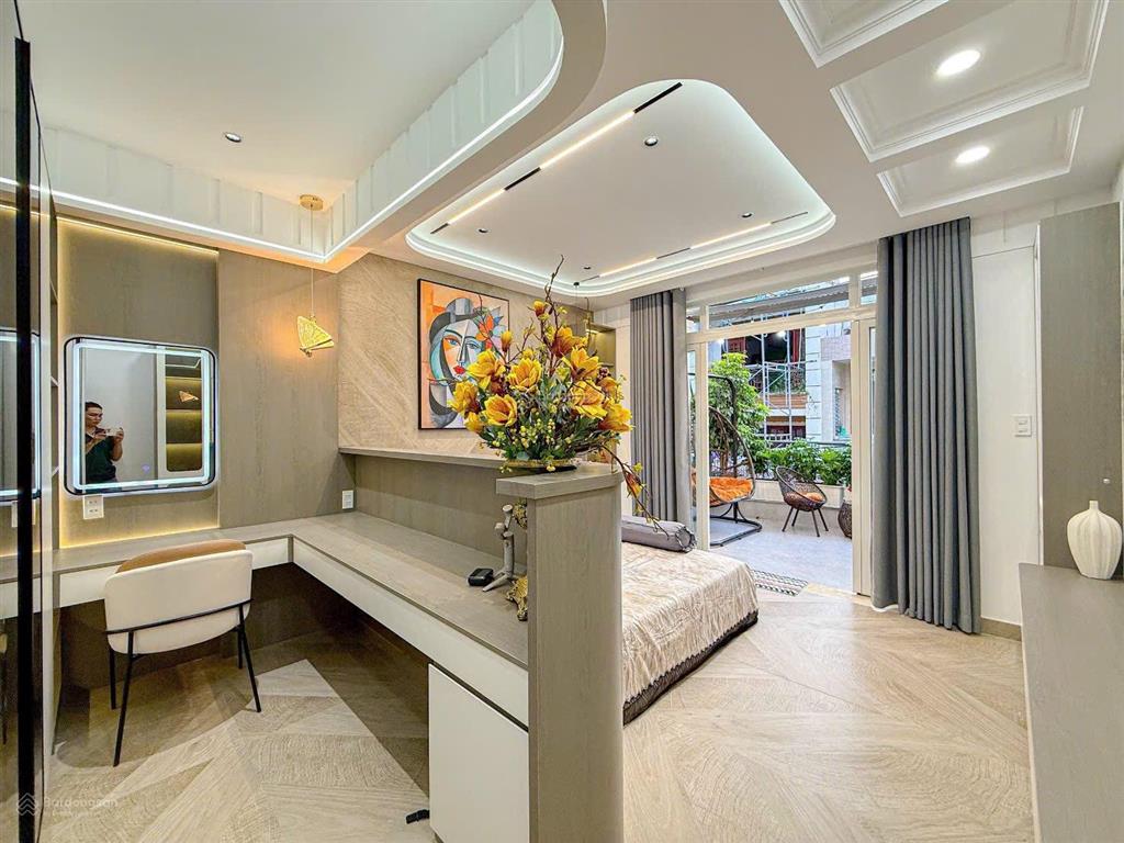 Hàng hiếm nhà vừa hoàn thiện xây mới từ móng đến mái sang trọng từng chi tiết xe hơi ngủ trong nhà