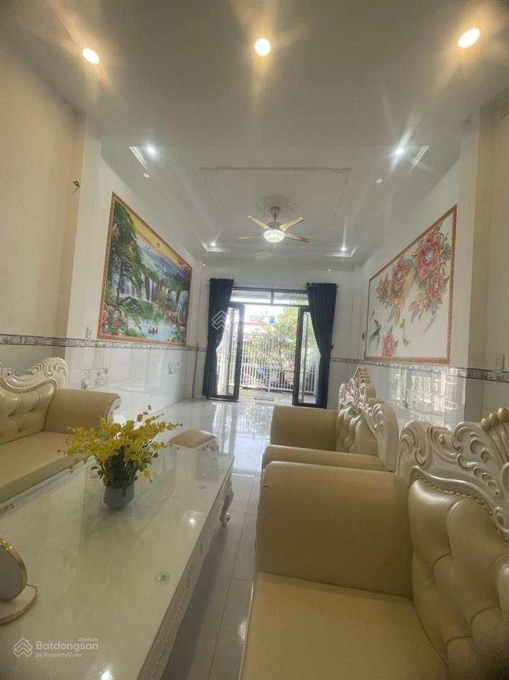 Nhà bà điểm  hóc môn  nhà còn mới  1 trệt 1 lầu dt 73m2  ngang 4m dài 18m chỉ 3,4 tỷ