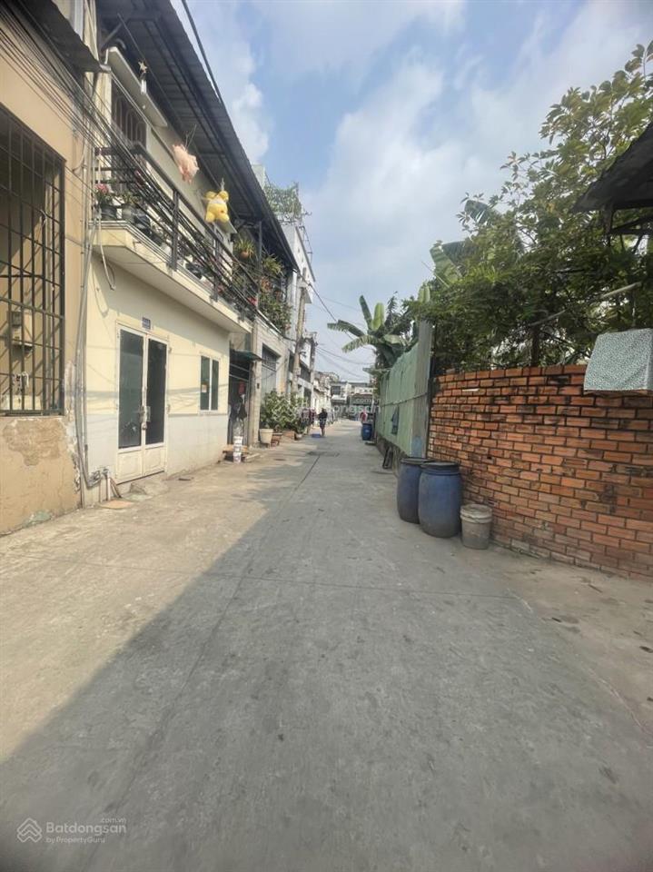 Nhà bà điểm  hóc môn  nhà còn mới  1 trệt 1 lầu dt 73m2  ngang 4m dài 18m chỉ 3,4 tỷ