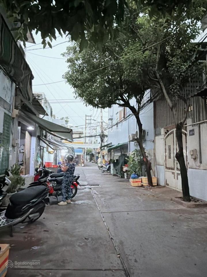 Hẻm 6m thông hai đầu  cách mặt tiền chỉ 20m  nhà 3 tầng kiên cố  đường số 5 bt giá chỉ 4.x tỷ