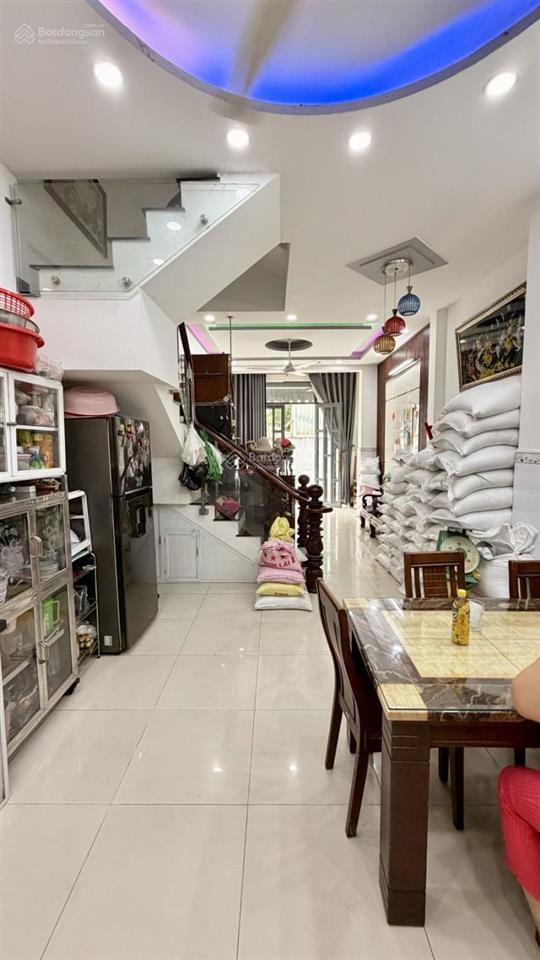Nhà đẹp 4 tầng đúc 5pn, 6wc 50m nở hậu chỉ 4 tỷ  bà điểm  hóc môn