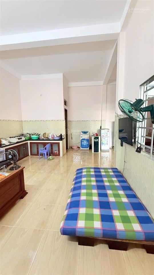 Chủ gấp bán  ngang 14m, gần 300m đất  có nhà + xưởng  chỉ 8.6 tỷ  bà điểm  hóc