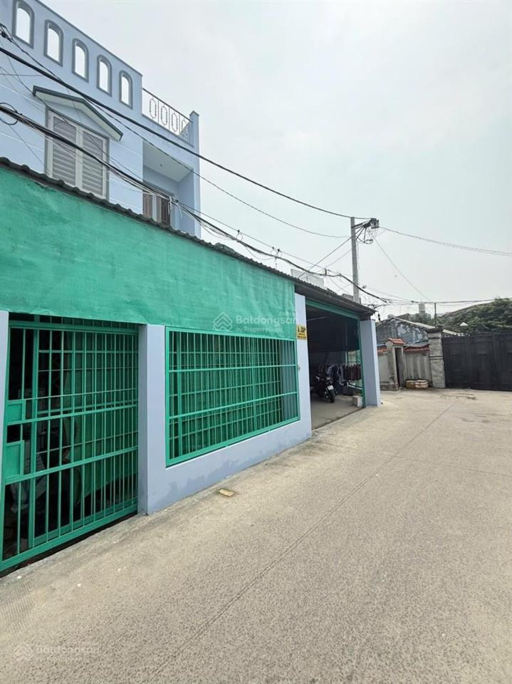 Chủ gấp bán  ngang 14m, gần 300m đất  có nhà + xưởng  chỉ 8.6 tỷ  bà điểm  hóc