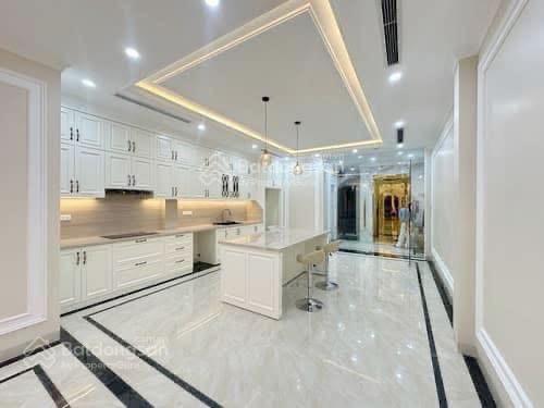 1 nhà ra mặt phố  nhà đẹp ở ngay dương quảng hàm.  phân lô  ô tô  thang máy  2 mặt ngõ  48m2