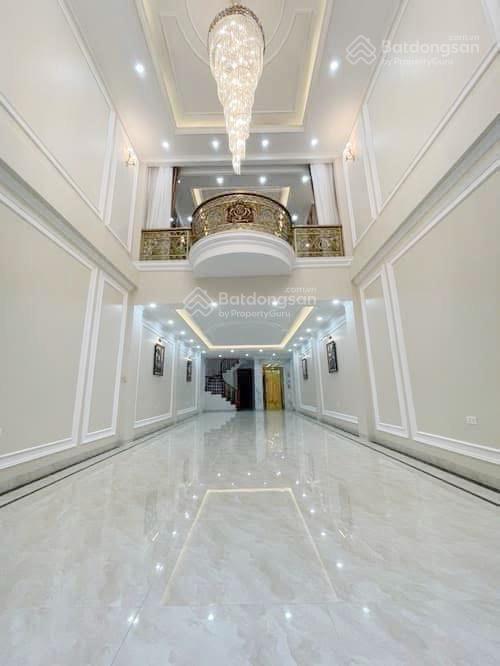 1 nhà ra mặt phố  nhà đẹp ở ngay dương quảng hàm.  phân lô  ô tô  thang máy  2 mặt ngõ  48m2