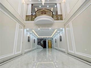 1 nhà ra mặt phố  nhà đẹp ở ngay dương quảng hàm.  phân lô  ô tô  thang máy  2 mặt ngõ  48m2