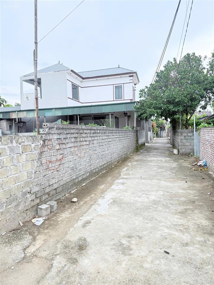 Cần bán 2 mảnh đất mỹ đức 80m2  mt 5.1m, đường thông, ô tô vào, cách vđ 5 vài trăm m, sát nvh thôn