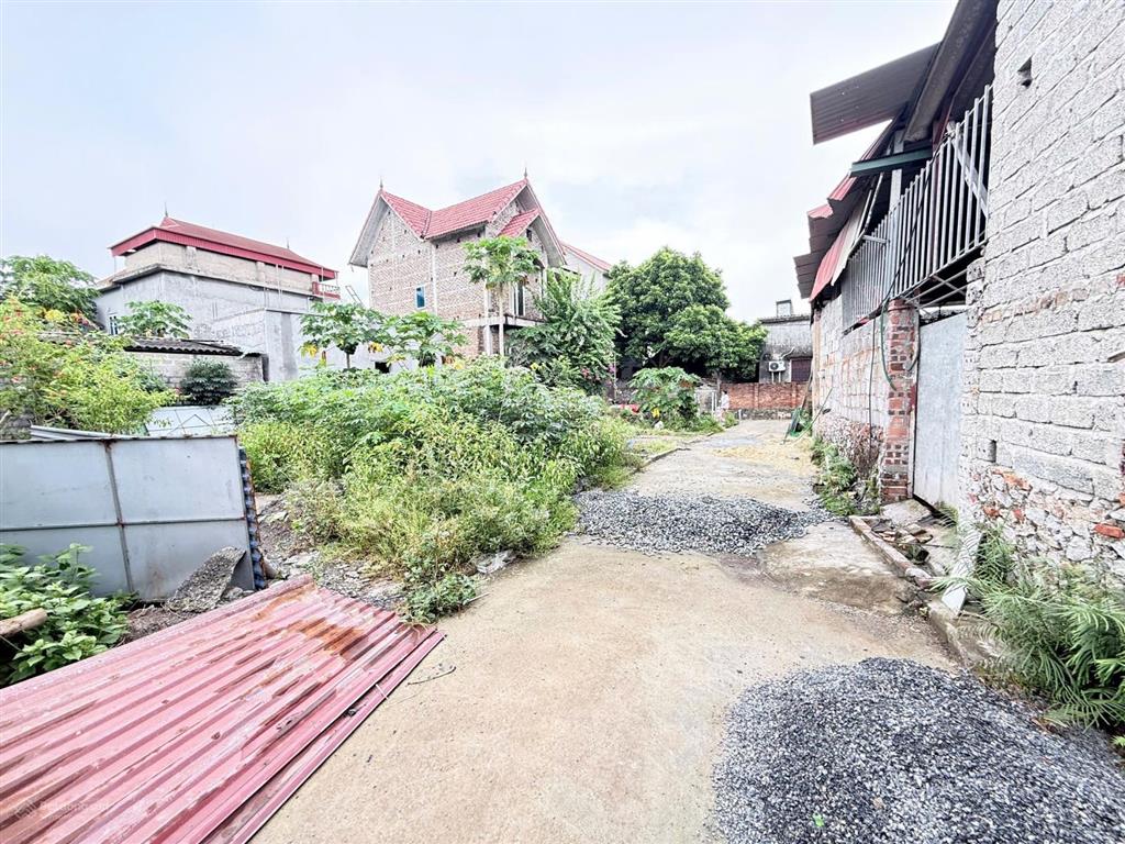 Cần bán 2 mảnh đất mỹ đức 80m2  mt 5.1m, đường thông, ô tô vào, cách vđ 5 vài trăm m, sát nvh thôn