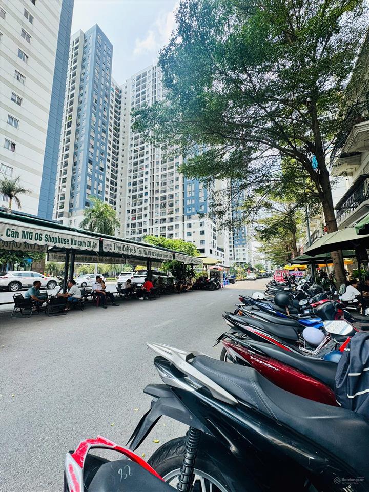 Cần tiền bán gấp shophouse vincom dĩ an  ngã tư 550