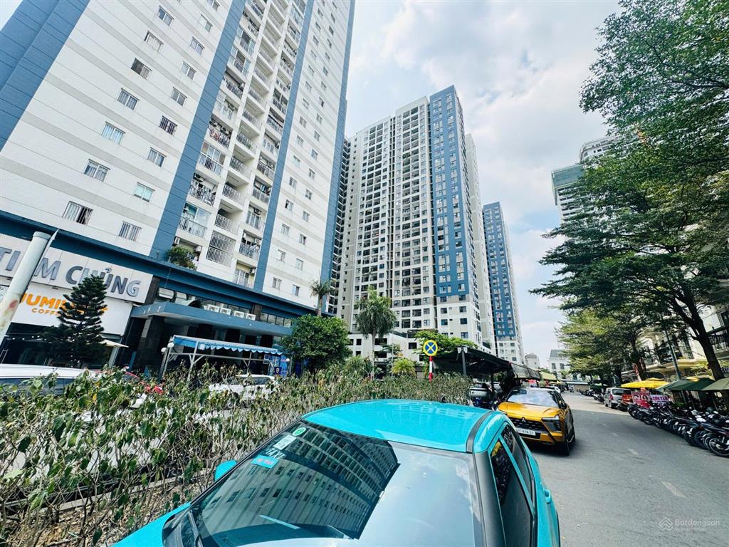 Cần tiền bán gấp shophouse vincom dĩ an  ngã tư 550