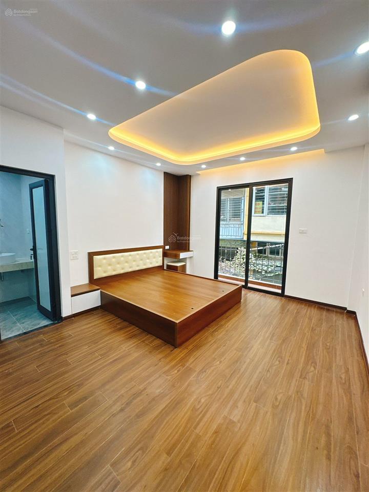 Bán nhà hoàng hoa thám 5t thang máy 38m2 giá 10,5 tỷ