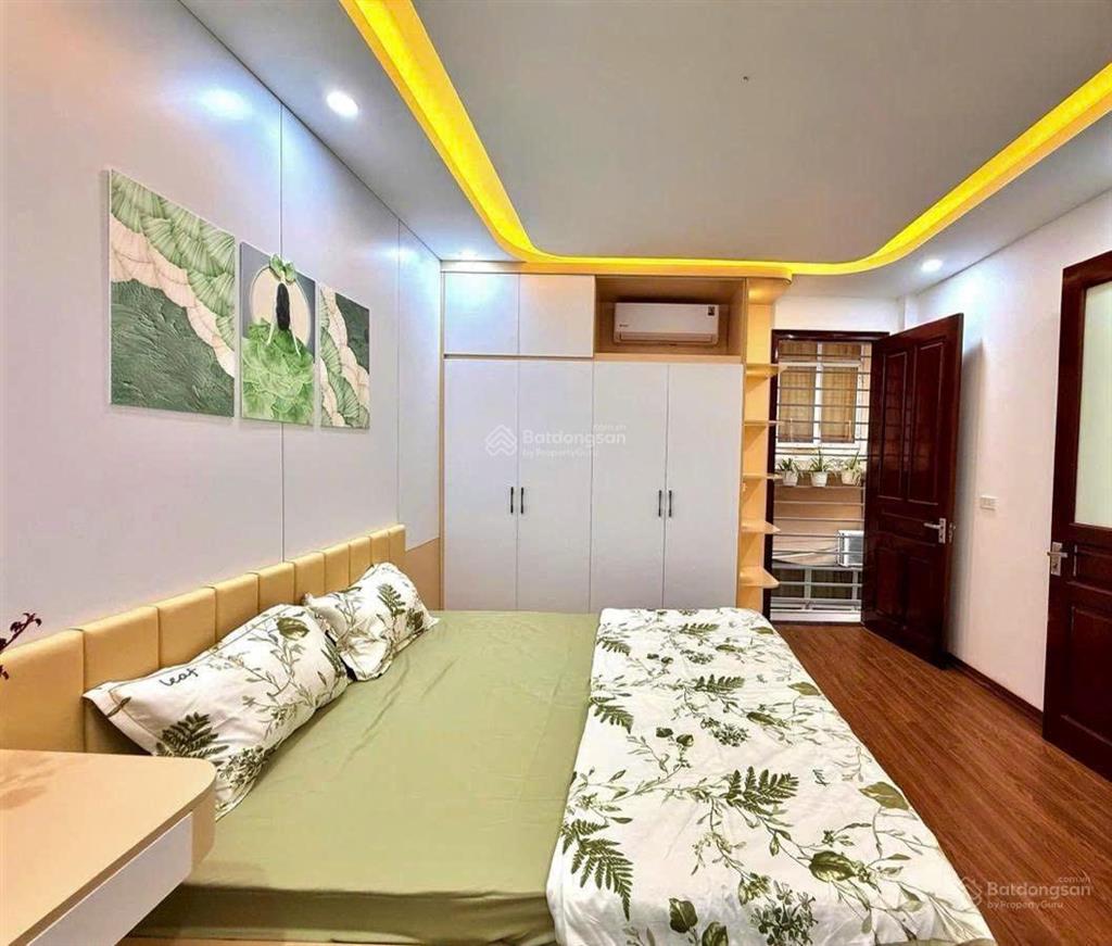 Cần bán gấp, nhà thái thịnh  đống đa, 32m2 * 5 tầng, mới kính koong, 8.9 tỷ