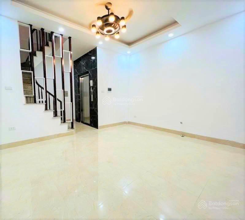 Bán nhà đường láng, gần ngã tư cầu giấy  láng, ngõ ô tô, 36m2 6 tầng, thang máy, 14 tỷ 8
