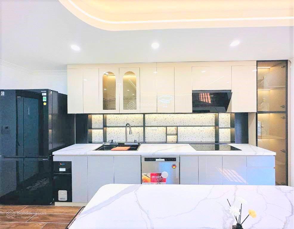 Bán nhà đường láng, gần ngã tư cầu giấy  láng, ngõ ô tô, 36m2 6 tầng, thang máy, 14 tỷ 8