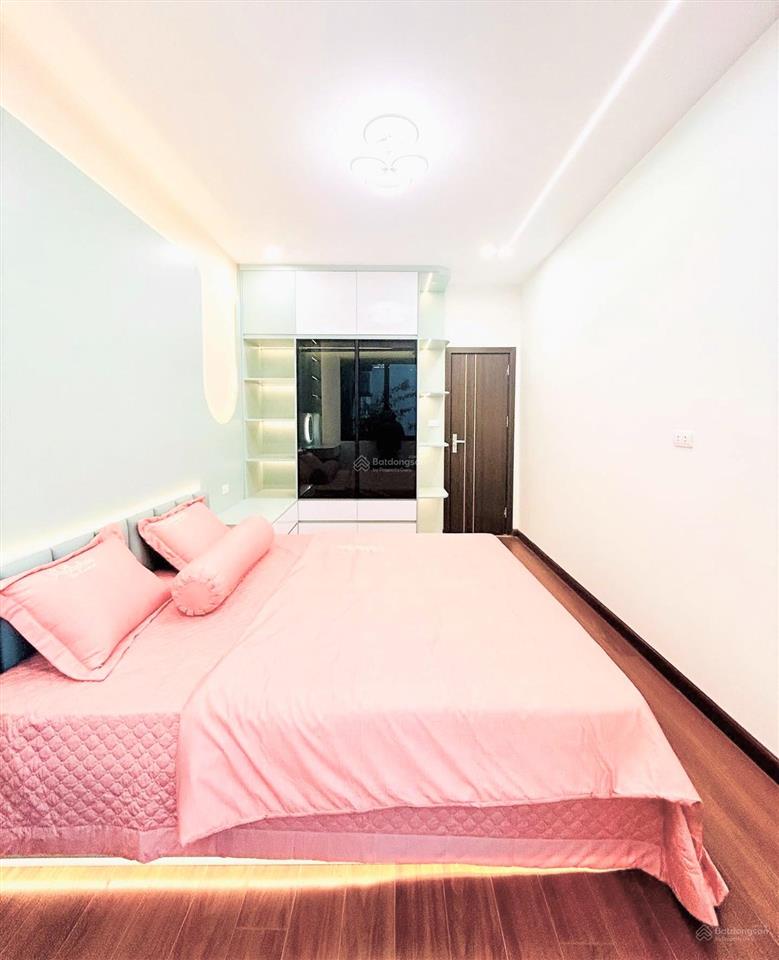 Nhà riêng phố nguyên hồng, ngõ rộng thênh thang, nhà đẹp, thang máy xịn, 10,5 tỷ.