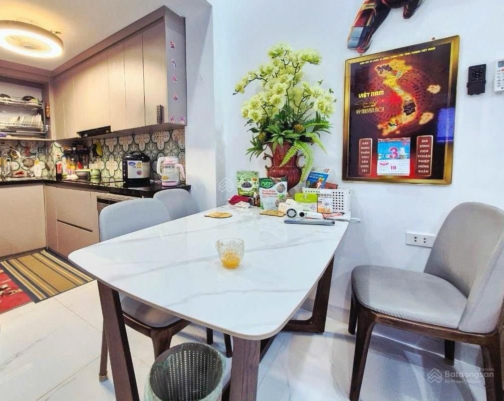 Bán nhà riêng đường láng, ngõ ô tô, gara, kinh doanh, 32m², 5 tầng, 10,6 tỷ