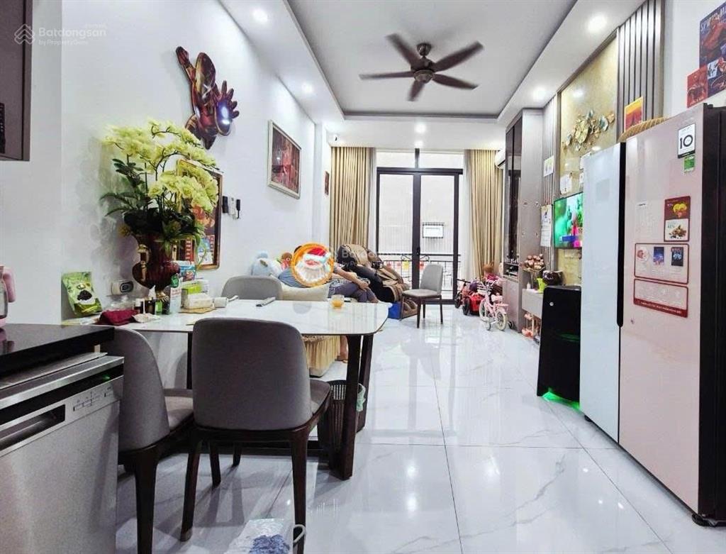 Bán nhà riêng đường láng, ngõ ô tô, gara, kinh doanh, 32m², 5 tầng, 10,6 tỷ