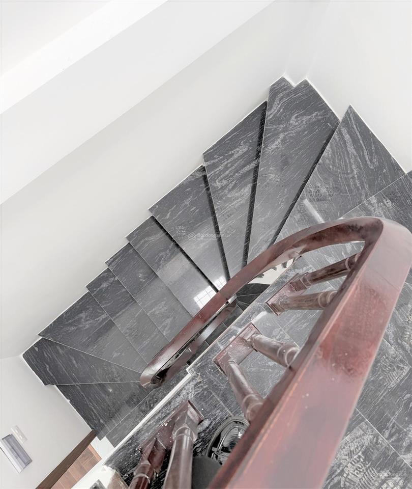 8.5 tỷ, sở hữu căn nhà 5 tầng, mới, đẹp, ở ngay phố thái thịnh, đống đa