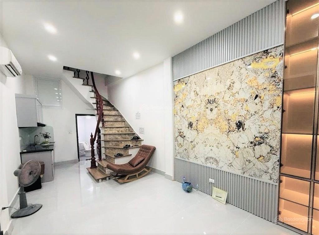Bán nhà đẹp, ở ngay đường la thành, ba đình, ngõ nông, 32m2, 5 tầng, 8,35 tỷ