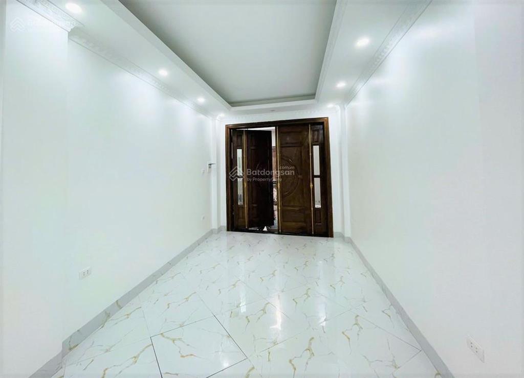 Nhỉnh 16 tỷ, nhà riêng phố giảng võ, ngõ nông, 5 tầng thang máy, nhà đẹp ở ngay