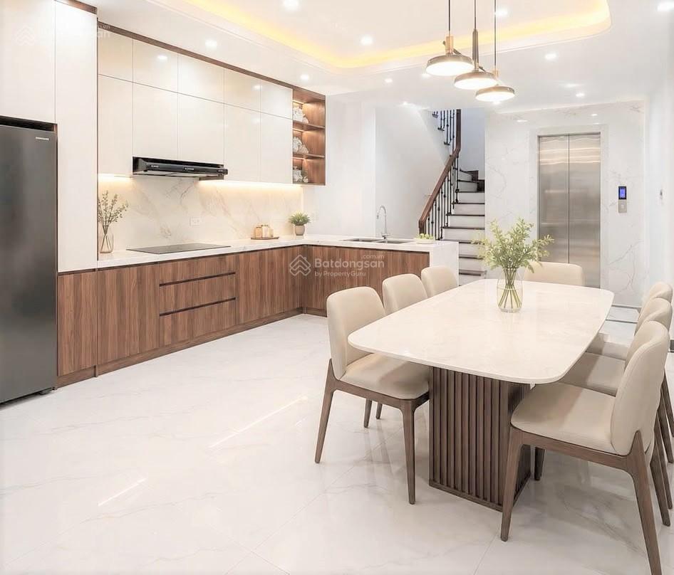Nhỉnh 12 tỷ, nhà mới đẹp, ở ngay, phố hoàng hoa thám, 36m2, 5 tầng, thang máy