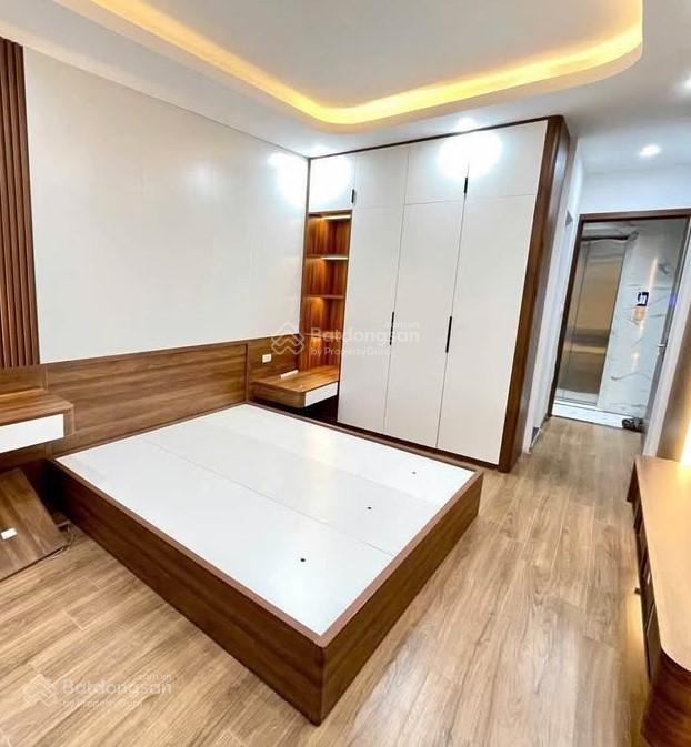 Nhỉnh 12 tỷ, nhà mới đẹp, ở ngay, phố hoàng hoa thám, 36m2, 5 tầng, thang máy