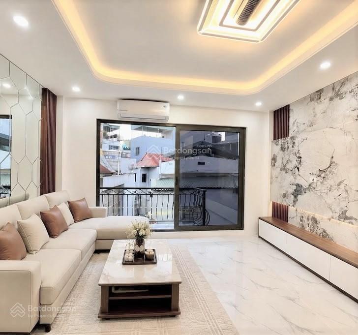 Nhỉnh 12 tỷ, nhà mới đẹp, ở ngay, phố hoàng hoa thám, 36m2, 5 tầng, thang máy