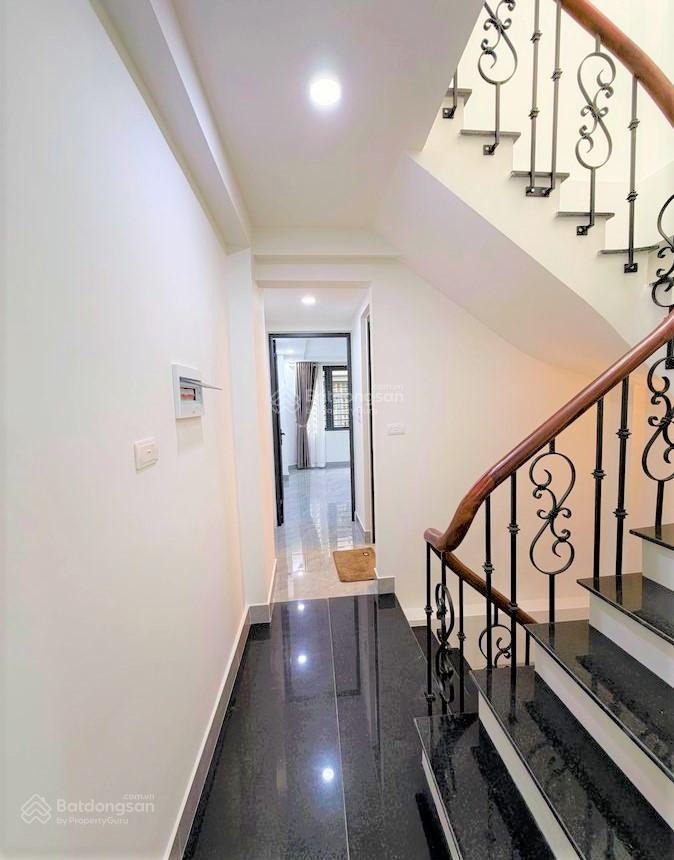 Bán nhà đẹp ngọc khánh  ba đình, 2 thoáng trước sau, 33m2, 5 tầng, 6 ngủ thoáng sáng, 9,8 tỷ