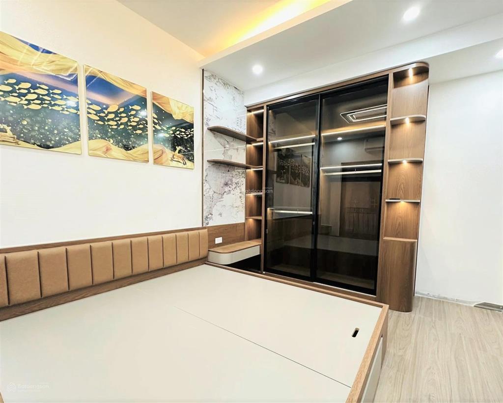 Nhà mới, đẹp 6 tầng, thang máy, 2 thoáng, kim mã  trung tâm ba đình, nhỉnh 10 tỷ