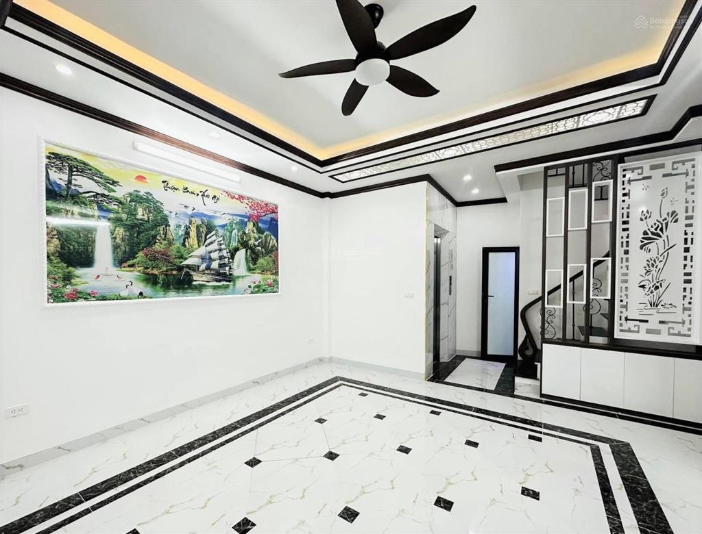 Nhà mới thang máy, lô góc thoáng sáng, nội thất cao cấp, văn cao  ba đình, nhỉnh 12 tỷ