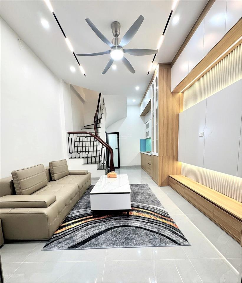 Nhà mới, đẹp, 6 tầng, ở ngay phố thái thịnh, cách ô tô tránh vài bước chân, giá 8,3 tỷ