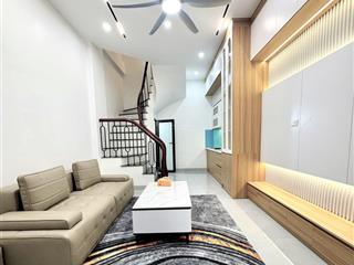 Nhà mới, đẹp, 6 tầng, ở ngay phố thái thịnh, cách ô tô tránh vài bước chân, giá 8,3 tỷ