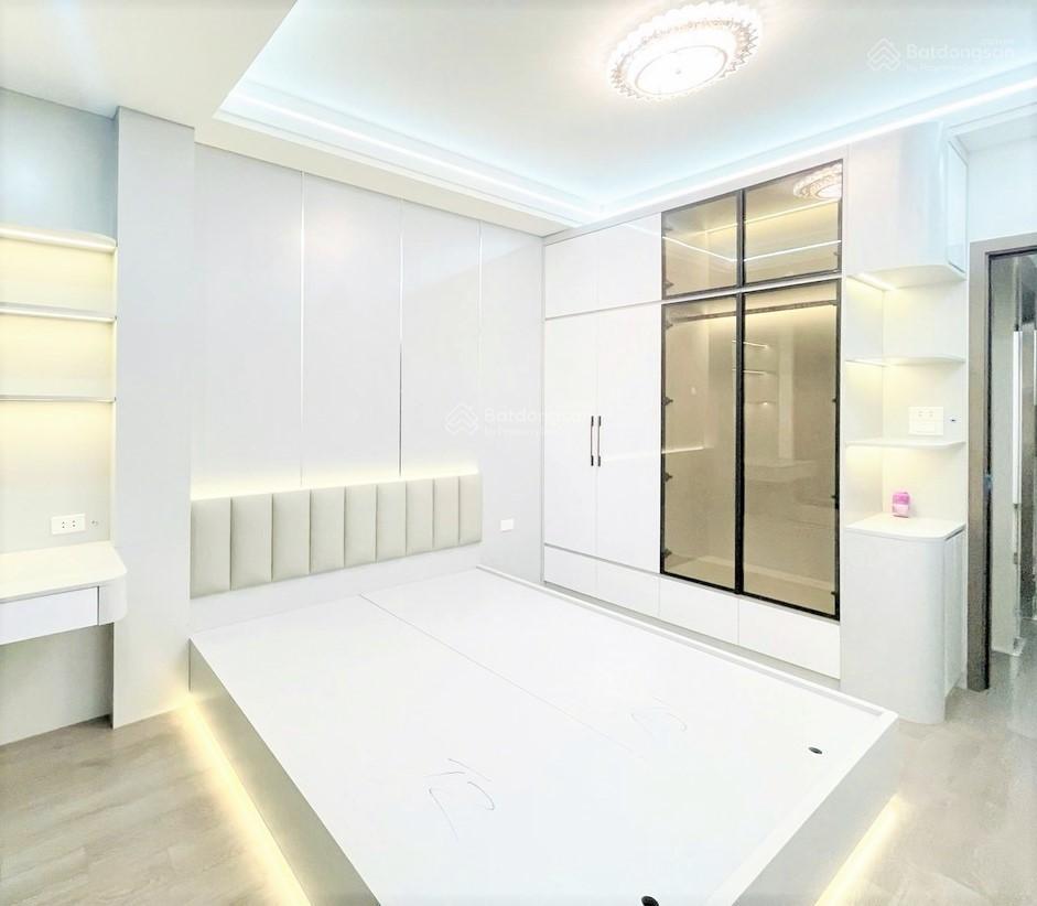 Bán nhà mới, ở ngay, 5 tầng, thang máy, ngõ 1194 đường láng, đống đa, nhỉnh 14 tỷ