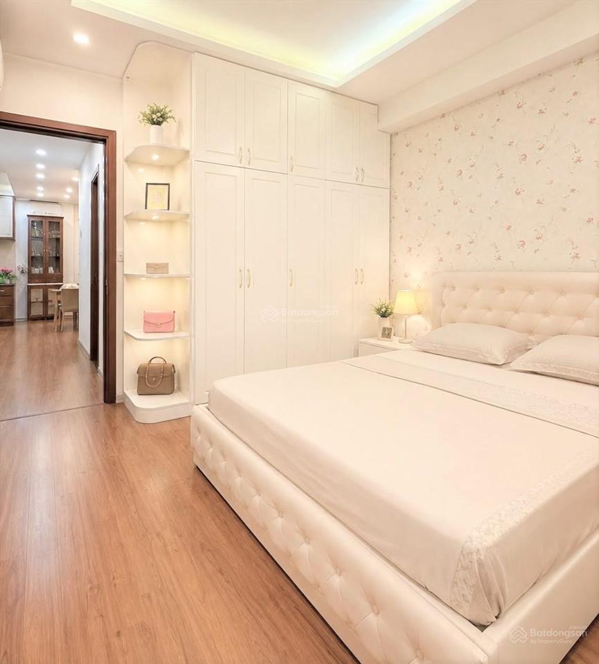 Bán căn hộ chung cư 106m2, lô góc, ô tô đỗ sảnh, đường la thành, ba đình, 8,2 tỷ