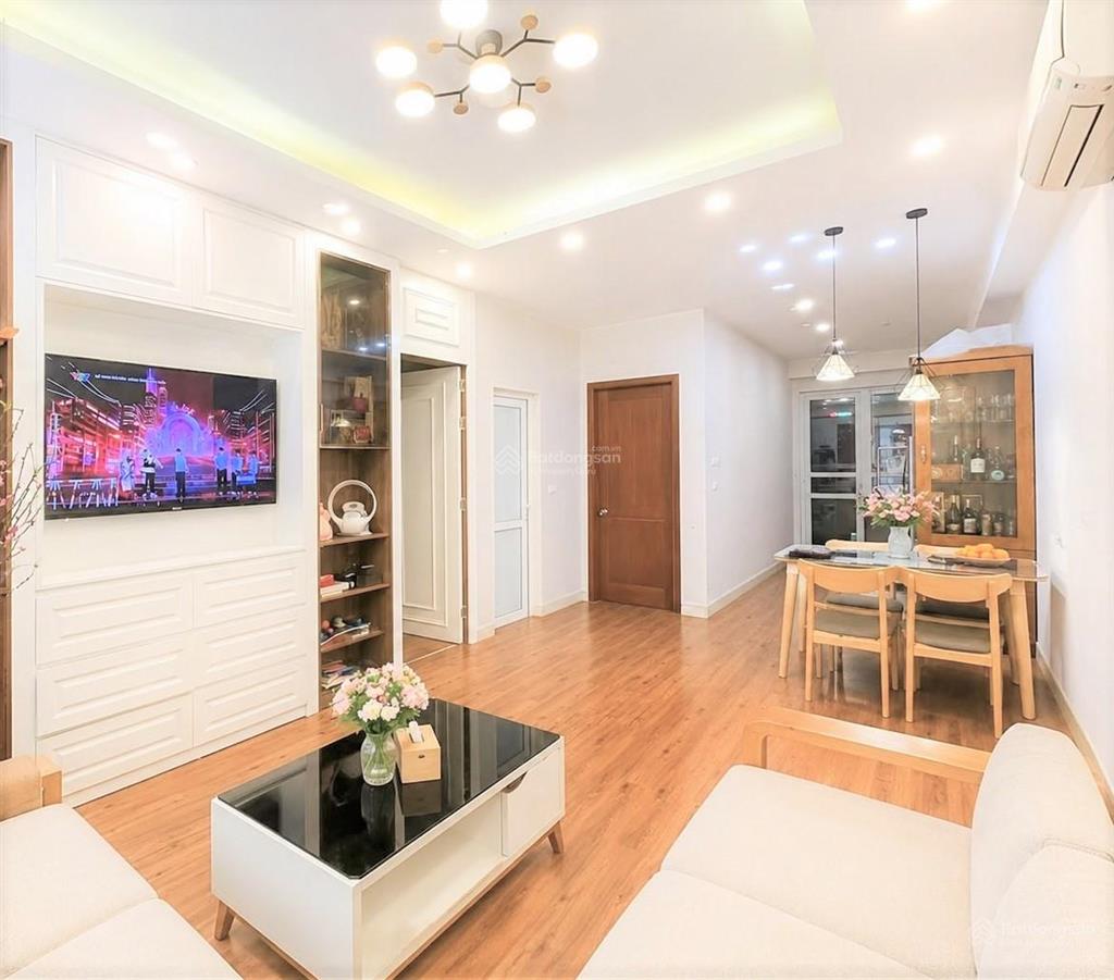 Bán căn hộ chung cư 106m2, lô góc, ô tô đỗ sảnh, đường la thành, ba đình, 8,2 tỷ