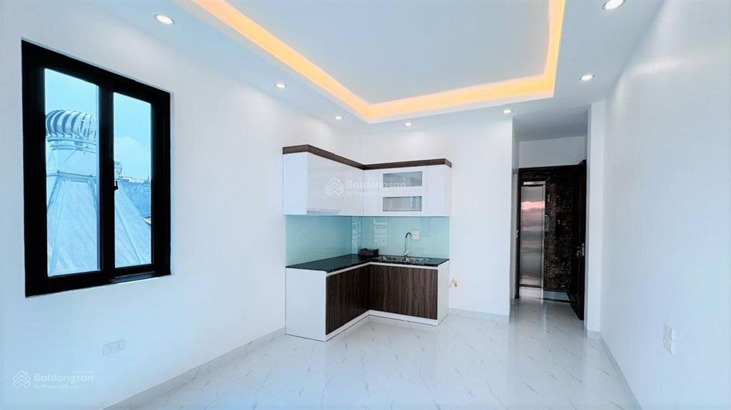 Nhỉnh 11 tỷ, nhà riêng phố ngọc khánh, ba đình, gần ô tô, mặt tiền 5m, 31m2*6t