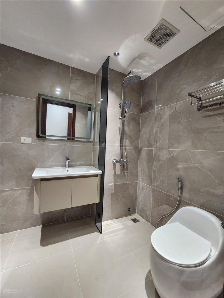 Nhỉnh 8 tỷ, nhà dòng tiền, 32m2, 5 tầng, đường la thành, ba đình
