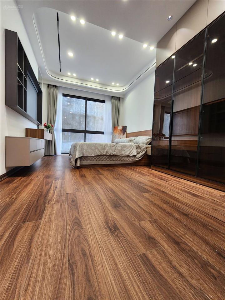 Nhỉnh 8 tỷ, nhà dòng tiền, 32m2, 5 tầng, đường la thành, ba đình