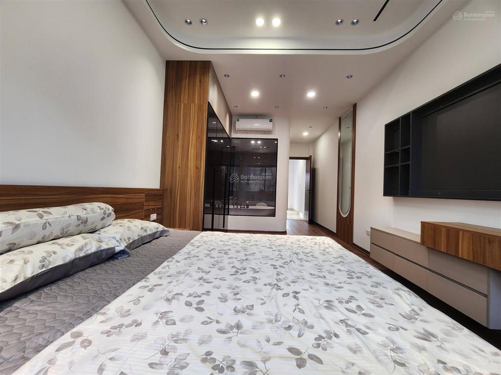 Nhỉnh 8 tỷ, nhà dòng tiền, 32m2, 5 tầng, đường la thành, ba đình
