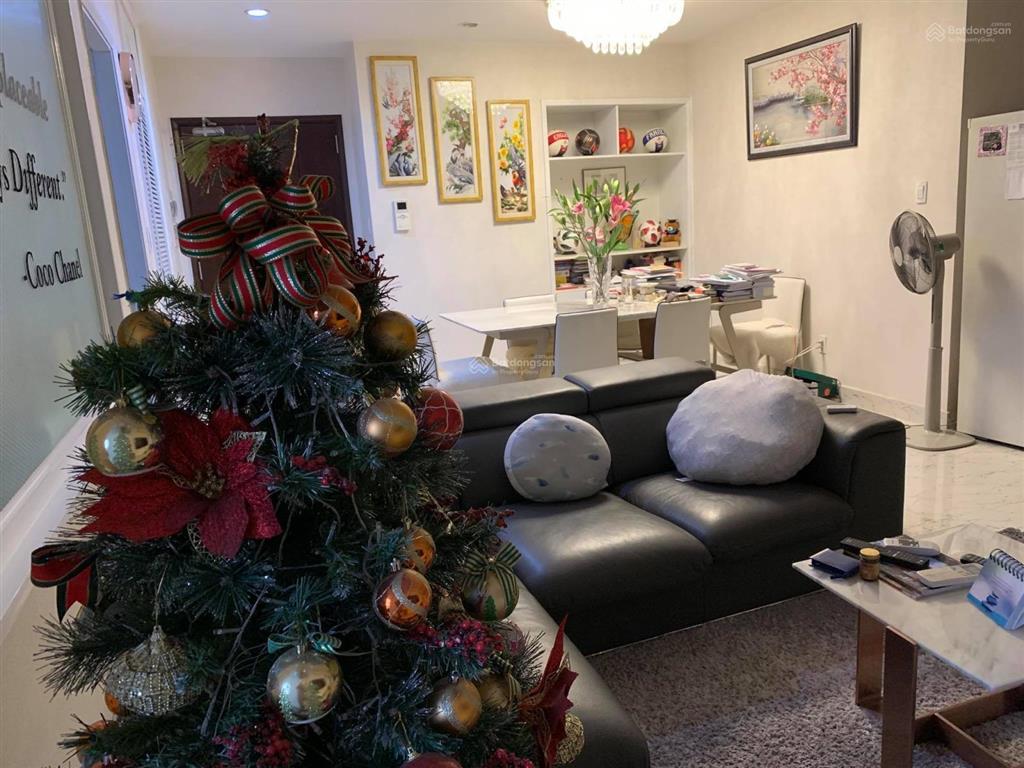 Gia đình bán căn góc cc thuận việt q.11. dt 89m2 3p 2wc. giá 4,95 tỷ.  0794 988 ***