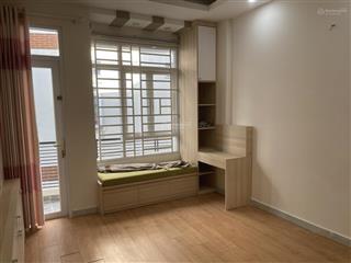 Dt 3m7  11m, nhà 3 tầng tổng cộng 5 phòng ngủ, 4 wc khu dân trí cao yên tĩnh xe hơi vào tới nhà.