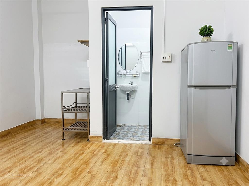 Phòng trọ hẻm 351 quốc lộ 13 30m2 có giường, máy lạnh, tủ lạnh giá 3.6tr/tháng
