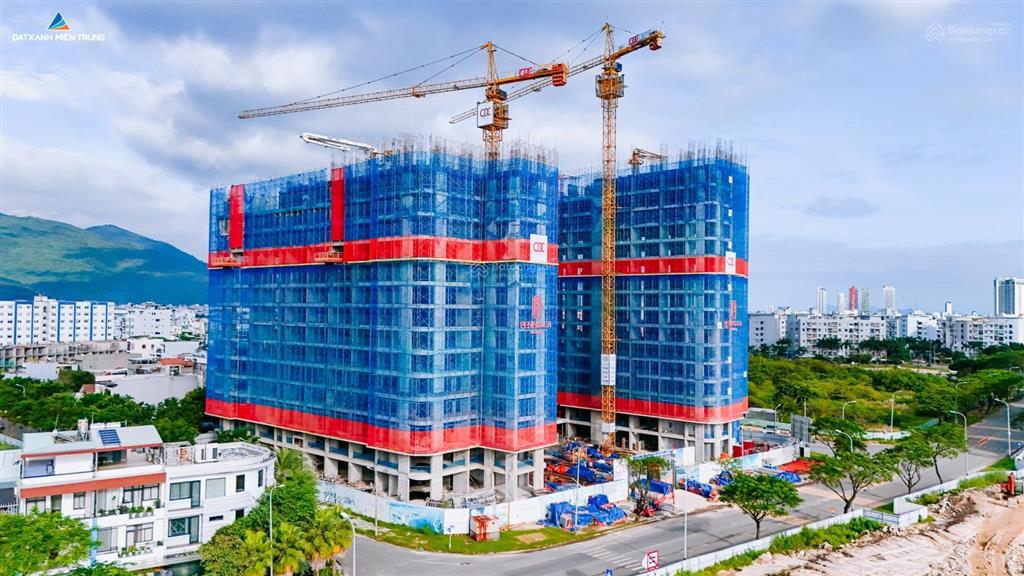 Căn 2pn  tầng cao  view pháo hoa  4,8 tỷ  76m2  cạnh căn góc siêu đẹp tại dự án