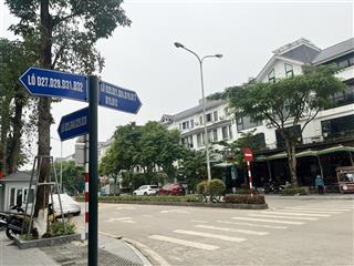 Liền kề 144m2 * 6m, đường 8m, vỉa hè 2 bên 2.5m, ngay gần cổng vào, rộng, thoáng, xây ở, kinh doanh