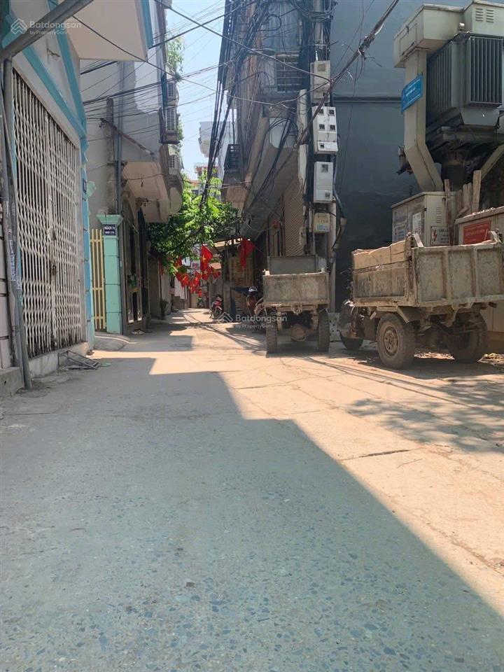 Bán nhà ngõ 158 trương định ngõ thông sang phố nguyễn an ninh , diện tích sổ hơn 32 mét sd 35 mét