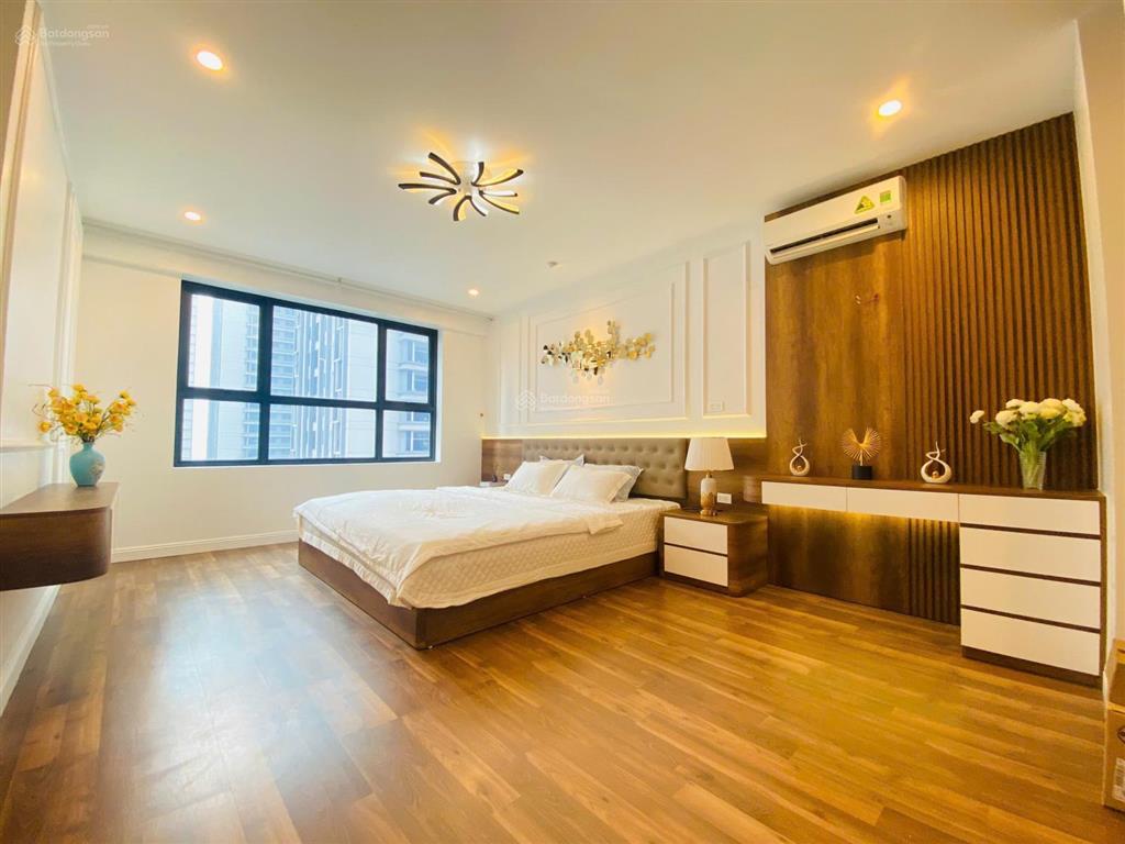 Chính chủ bán ch green diamond 93 láng hạ 140m 3pn 125tr/m2 full nt, view hồ, sđcco966769078