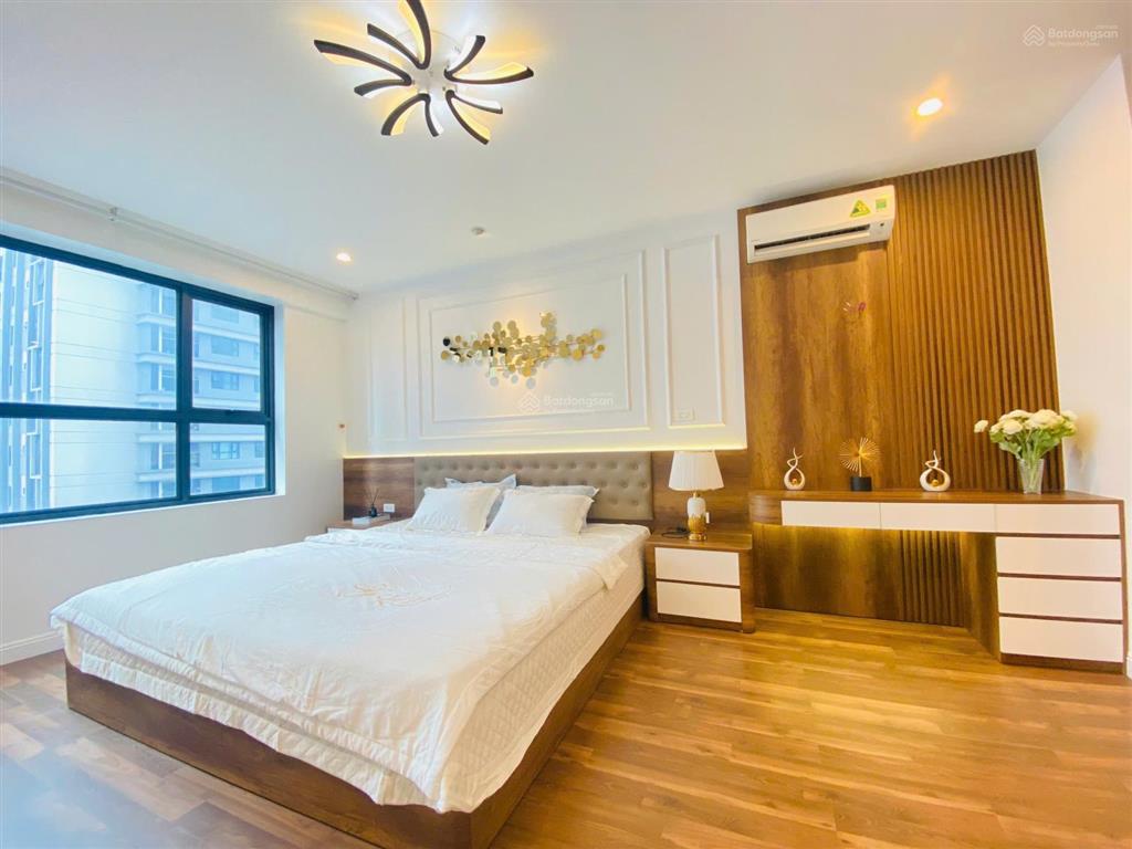 Chính chủ bán ch green diamond 93 láng hạ 140m 3pn 125tr/m2 full nt, view hồ, sđcco966769078